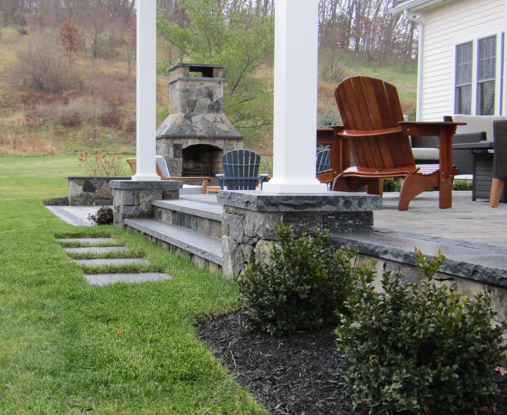 Block fire pit with bench seating